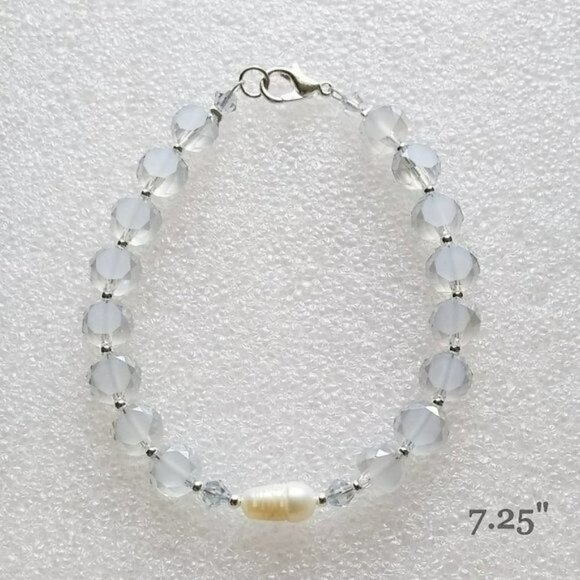 Winter Glam! Pearl + Grey Faceted Beads Bracelet ~ Handmade Holiday Gift Jewelry - Picture 1 of 4